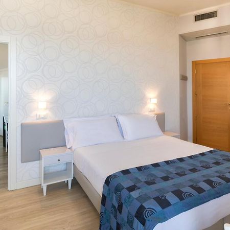 Little Hotel Riccione Luaran gambar