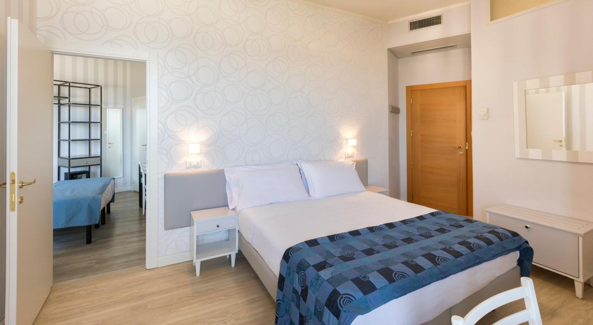 Little Hotel Riccione Luaran gambar